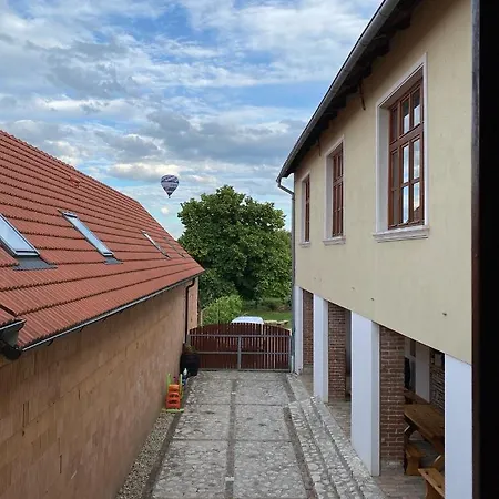 Vinarstvi Zatloukal Na Kine * Pavlov